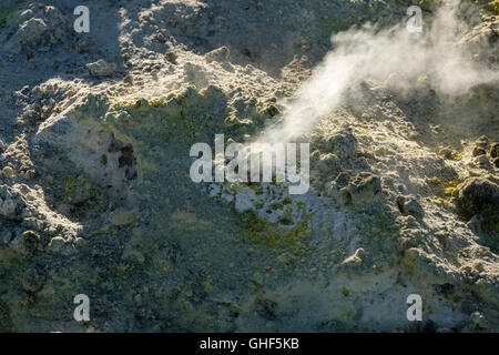 Il gradi di zolfo orlo di crateri dell'Etna Foto Stock