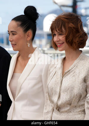 Naomi Kawase e Marie-Josee Croze a Cinefondation e cortometraggi giuria chiamata foto alla sessantanovesima Cannes Film Festival 2016 Foto Stock