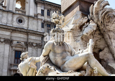 Vicino la statua di Piazzo Navona a Roma Foto Stock