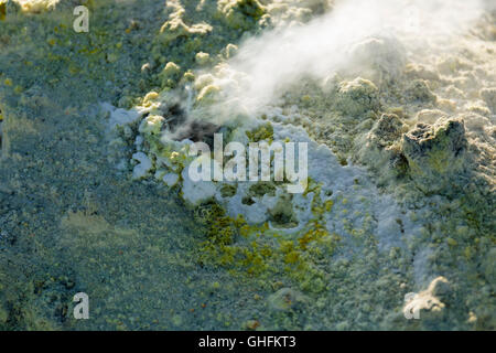 Il gradi di zolfo orlo di crateri dell'Etna Foto Stock