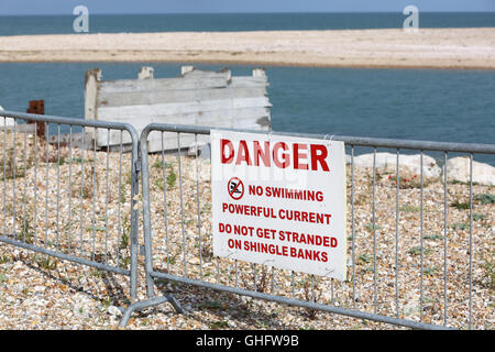 Salvare Pagham Beach gruppo raffigurato su un pesantemente eroso parte della spiaggia nel West Sussex, Regno Unito. Martedì 9 agosto 2016. Fotografia Foto Stock