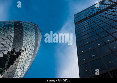 Il Gherkin edificio per uffici, City of London, Londra, Regno Unito Foto Stock