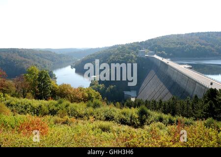 Hasselfelde, Germania. Xiii Sep, 2016. L'acqua della diga Rappbode in estate, Germania, vicino alla città di Hasselfelde, 13. Settembre 2016. Foto: Frank può | in tutto il mondo di utilizzo/dpa/Alamy Live News Foto Stock