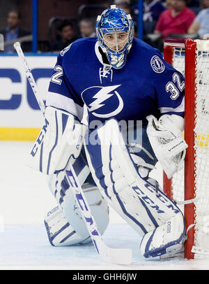 Tampa, Florida, Stati Uniti d'America. Il 27 settembre, 2016. Tampa Bay Lightning goalie Adam Wilcox (32) in net durante il secondo periodo di preseason NHL azione al Amalie Arena a Tampa martedì sera (09/27/16) Credito: Dirk Shadd/Tampa Bay volte/ZUMA filo/Alamy Live News Foto Stock