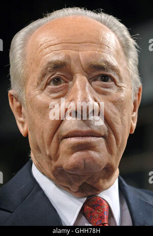 Passau, Germania. Decimo Dec, 2005. (Dpa) - Israele il Vice primo ministro Shimon Peres fotografato in Passau, Germania, 10 dicembre 2005. Foto: Armin Weigel | in tutto il mondo di utilizzo/dpa/Alamy Live News Foto Stock