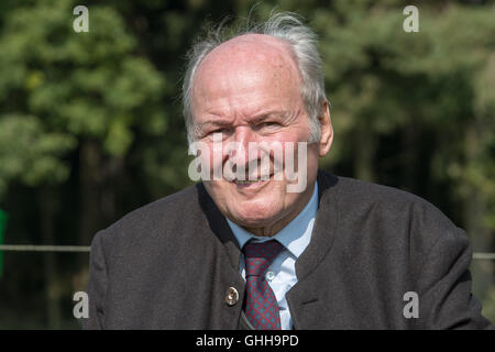 Imprenditori Claus Hipp raffigurato all Ehrensberger Hof vicino a Pfaffenhofen an der Ilm, Germania, 28 settembre 2016. Foto: ARMIN WEIGEL/DPA Foto Stock