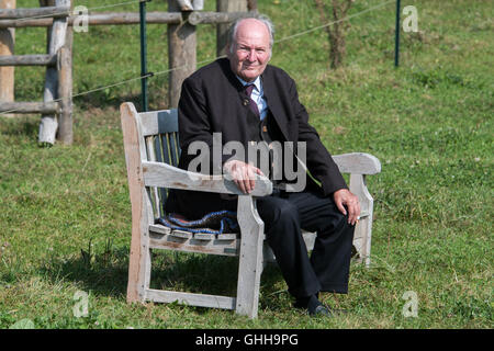 Imprenditori Claus Hipp raffigurato all Ehrensberger Hof vicino a Pfaffenhofen an der Ilm, Germania, 28 settembre 2016. Foto: ARMIN WEIGEL/DPA Foto Stock