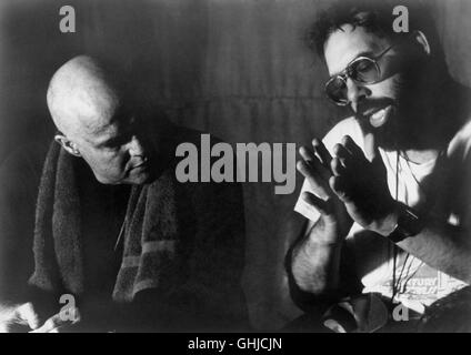 MARLON BRANDO e Direttore Francis Ford Coppola sul set. Regie: Francis Ford Coppola Foto Stock