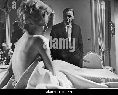 LEE REMICK (Karen Wagner Leland) e FRANK SINATRA (Detective Joe Leland) Regie: Gordon Douglas aka. Il detective Foto Stock