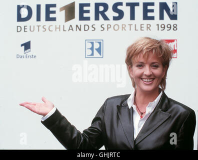 ULLA KOCK am BRINK präsentiert eines der wichtigsten sportlichen Fernsehereignisse des Jahres. Die Sportgala mit Showgästen. Ausgezeichnet werden die beliebtesten Sportler Deutschlands, sowie die beliebteste Mannschaft. aka. Die Sportler des Jahres 1998 Foto Stock