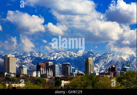 Questa è una vista della Salt Lake City, Utah, Stati Uniti d'America skyline in una bella giornata di primavera. Foto Stock