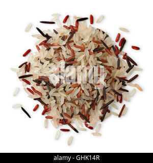 Cumulo di wild, rosso e riso bianco mix su sfondo bianco Foto Stock