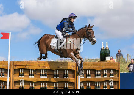 Zara Tindall su Watkins Foto Stock