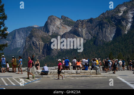 Turista nel Parco Nazionale di Yosemite. In California. Stati Uniti d'America Foto Stock