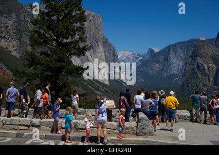 Turista nel Parco Nazionale di Yosemite. In California. Stati Uniti d'America Foto Stock