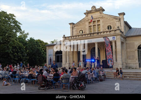 Les Estivales de Montpellier : degustazione di vino e le animazioni in estate Venerdì a Montpellier, Languedoc-Roussillon, Francia Foto Stock