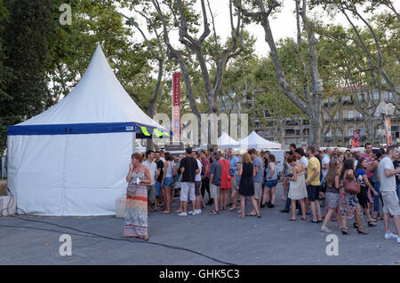 Les Estivales de Montpellier : degustazione di vino e le animazioni in estate Venerdì a Montpellier, Languedoc-Roussillon, Francia Foto Stock