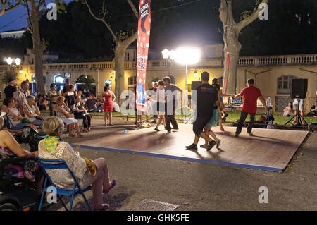 Les Estivales de Montpellier : degustazione di vino e le animazioni in estate Venerdì a Montpellier, Languedoc-Roussillon, Francia Foto Stock