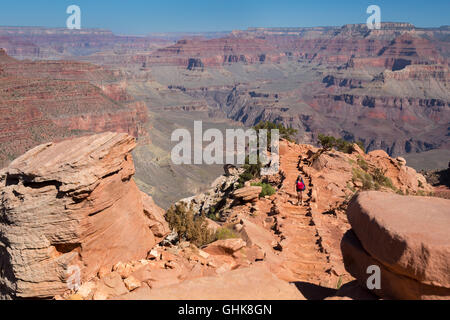 Parco Nazionale del Grand Canyon, Arizona - un escursionista sul South Kaibab Trail. Foto Stock