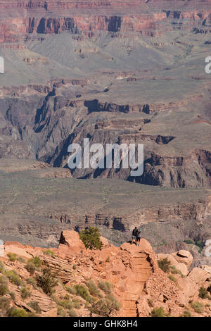 Parco Nazionale del Grand Canyon, Arizona - un giovane prende un selfie mentre le escursioni su South Kaibab Trail. Foto Stock