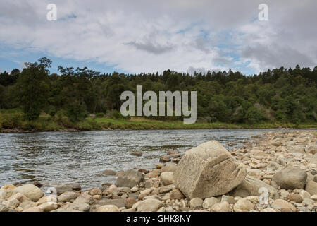 Attraversamento del fiume Avon e il fiume Spey vicino a Ballindalloch in Scozia. Foto scattata su: Settembre 14th, 2015 Foto Stock