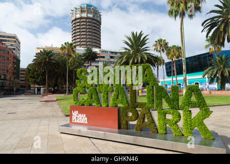 LAS PALMAS DE GRAN CANARIA, Spagna - 2 agosto 2016: Santa Catalina Park, uno dei più popolari della città di Las Palmas Foto Stock