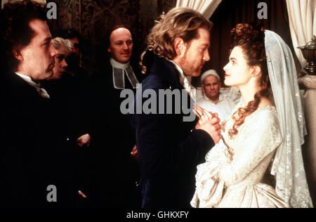 Werkgetreue Verfilmung des berühmten Schauerromans von Mary Shelley: Der geniale aber skrupellose Wissenschaftler Victor Frankenstein erschafft nach zahlreichen fehlgeschlagenen Versuchen eine Kreatur schreckenerregende... Bild: Tom Hulce (Henry), Kenneth Branagh (Victor Frankenstein), Helena Bonham Carter (Elizabeth Frankenstein) Regie: Kenneth Branagh aka. Mary Shelley"s Frankenstein Foto Stock