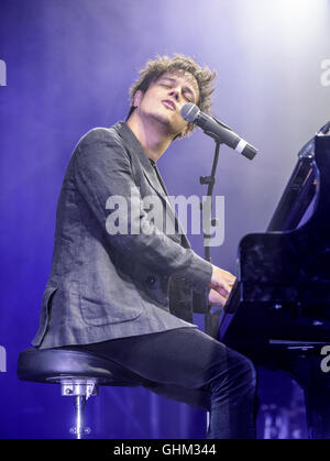 Jamie Cullum effettuando al Larmer Tree Festival, Wiltshire, Inghilterra, Regno Unito. Luglio 13, 2016 Foto Stock