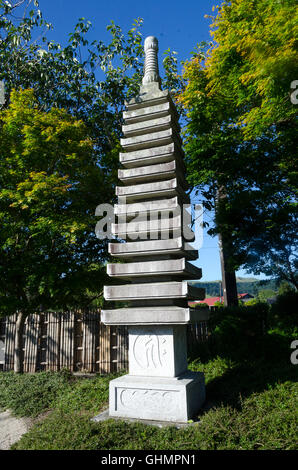 Pagoda statua, Tatsuno Giardino Giapponese, Te Kuiti, re paese, Isola del nord, Nuova Zelanda Foto Stock