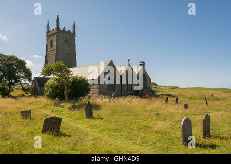 St Uny la Chiesa in Lelant, Cornwall, visto dal sentiero costiero Foto Stock