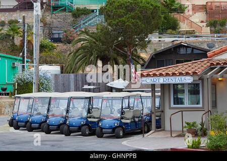Carrello da golf Biciclette Parcheggio In Avalon, Isola di Santa Catalina, California. Foto Stock