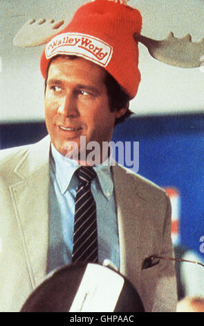 DIE SCHRILLEN VIER AUF ACHSE Clark Griswold sarà mit circuizione Familie für zwei Wochen Urlaub im Vergnügungspark Walley World machen. Doch die Reise hat ihre Tücken, denn statt eines oechicken Flitzers dreht der Autoverleiher Clark eine alte Familienkutsche an die dummerweise mitten in der Wüste ihren Geist aufgibt... Bild: Clark W. Griswold (Chevy Chase) Regie: Harold Ramis aka. National Lampoon's Vacation Foto Stock