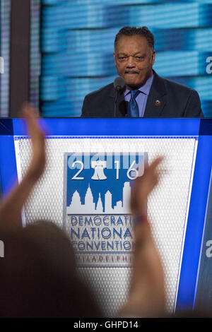 Leader dei diritti civili Rev. Jesse Jackson indirizzi delegati al terzo giorno della Convenzione Nazionale Democratica presso la Wells Fargo Center Luglio 27, 2016 a Philadelphia, Pennsylvania. Foto Stock