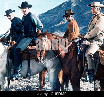 Die fünf geächteten - Von Rache getrieben jagt Wyatt Earp die Clinton-Bande. Foto vlnr.: Doc Holiday (JASON ROBARDS), Wyatt Earp (James Garner), Virgilio Earp (FRANK CONVERSE), Morgan Earp (SAM MELVILLE) Regie: John Sturges aka. Ora della pistola Foto Stock