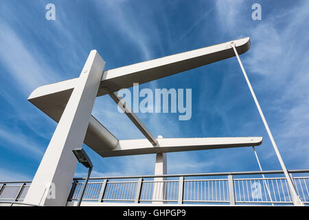 Dettaglio di un ponte sul fiume Peene a Loitz (Germania) Foto Stock