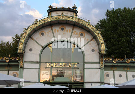 Art Nouveau Karlsplatz Cafe progettato da Otto Wagner come una stazione della metropolitana di Vienna Foto Stock