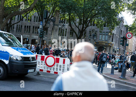 Un Pokémon Vai a Düsseldorf (Königsallee) Foto Stock