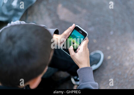 Un Pokémon Vai a Düsseldorf (Königsallee) Foto Stock