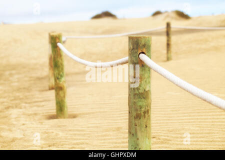 Recinto nel deserto di sabbia Foto Stock