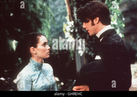 BRAM STOKER'S DRACULA - Die junge bezaubernde Mina (Winona Ryder) und Jonathan (Keanu Reeves) sind miteinander verlobt, als Graf Dracula auf der Bildfläche erscheint und um das Mädchen wirbt... Regie: Francis Ford Coppola aka. Bram Stoker Dracula del Foto Stock