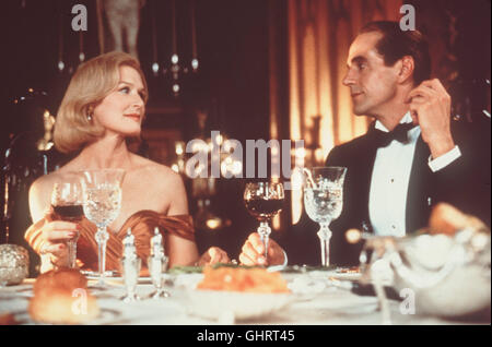 DIE AFFÄRE DER SUNNY VON B.- 1966 heiratet der Adelige Claus von Bülow (Jeremy Irons) die Amerikanerin Sunny Crawford (GLENN CLOSE). Er nimmt sich schon bald eine Geliebte, sie verfällt in Depressionen und dem alcol. 14 Jahre später wird Sunny im Schlaf bewußtlos - ein Koma, aus dem sie nicht mehr erwacht. Sunnys Kinder beschuldigen Bülow des Mordes und behaupten, er habe ihre Mutter töten wollen, indem er ihr spritzte insulina ... Regie: Barbet Schroeder aka. Inversione di fortuna Foto Stock