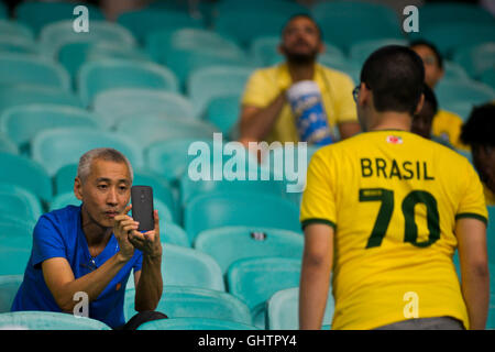 Salvador, Brasile. 10 Agosto, 2016. Olimpiadi 2016 FOOTBALL SALVADOR - Ventilatori arrivare per la corrispondenza tra il Giappone (JPN) e Svezia (SWE) il gruppo B della Olympic uomini&# Rll calcio alle Olimpiadi di Rio nel 2016 in un incontro tenutosi presso l'Arena e Nova in Salvador città ospitante. (P Credito: Foto Arena LTDA/Alamy Live News Foto Stock