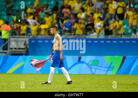 Salvador, Brasile. 10 Agosto, 2016. Olimpiadi 2016 FOOTBALL SALVADOR - Neymar alla fine del match tra il Brasile (BRA) e Danimarca (DIN) per il gruppo A della Olympic uomini&#39;s Piedi Rll Olimpiadi di Rio nel 2016 in un incontro tenutosi presso l'Arena Fonte Nov Salvador città ospitante. Credito: Foto Arena LTDA/Alamy Live News Foto Stock