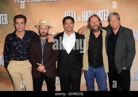 Hollywood, Stati Uniti d'America. 11 Agosto, 2016. Chris Pine, Ben Foster, Gil Birmingham, David Mackenzie, Jeff Bridges al "Hell o acqua alta Los Angeles speciale proiezione, Arclight, Hollywood, CA 08-10-16 Credito: MediaPunch Inc/Alamy Live News Foto Stock