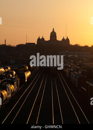 Ferrovia cantiere di commutazione, Des Moines, IA. Iowa State Capital Building Foto Stock