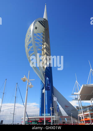 Emirati Spinnaker Tower in Gunwharf Quays, Portsmouth, Inghilterra Foto Stock