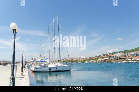 SVETI VLAS, Bulgaria - 1 maggio: Parcheggio di yacht e barche, il 1 maggio 2016 di Sveti Vlas, Bulgaria. Foto Stock