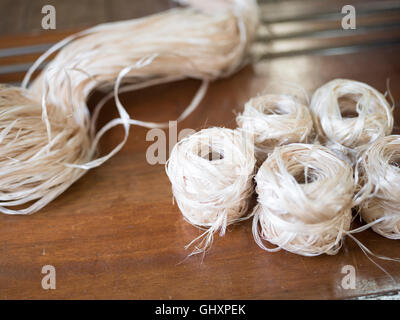 Produzione Bashofu al villaggio Ogimi Bashofu Hall, Kijoka, Ogimi, Okinawa Foto Stock