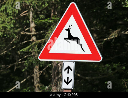Targa in metallo con cervo Xing segnale di avvertimento Attenzione attenzione ai cervi che attraversano la zona resistente alle intemperie cartello animale arrugginito cartello stradale per cancello