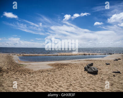 L'acqua di marea in piscina a Hjerting vicino a Esbjerg, Danimarca Foto Stock